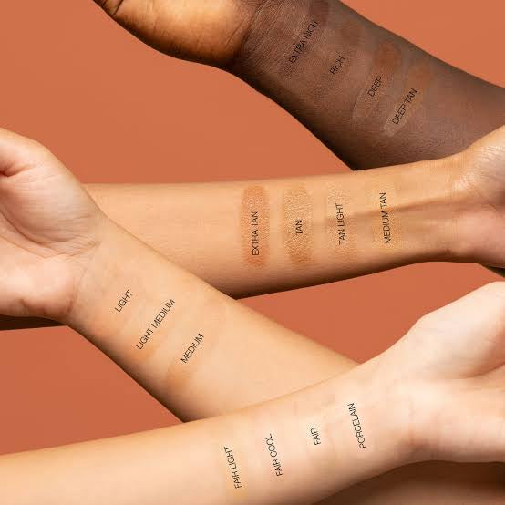 GloWish Luminous Pressed Powder
